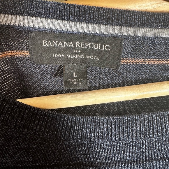 Banana Republic Merino Wool Sweater - Picture 2 of 2
